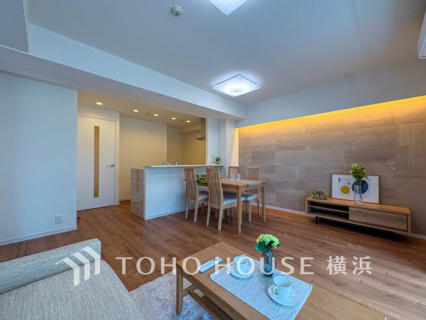 ここにはみんなが集い、食事と楽しい会話が始まる。話に夢中になりすぎて、ついつい時を忘れてしまう。そんな束の間の幸せを感じさせてくれる場所。