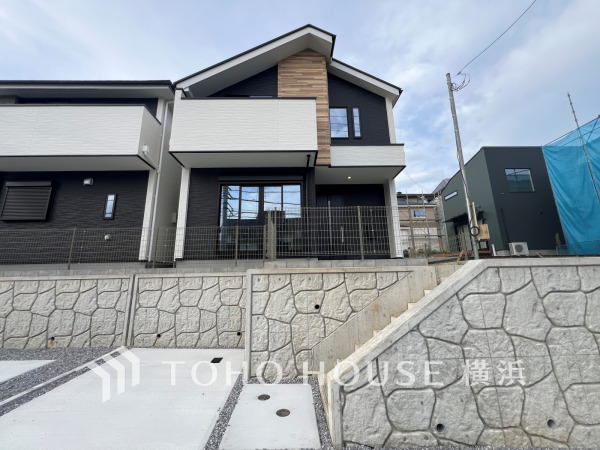 表現された空間は豊かな光と風を纏い、暮らしの時間を豊かにしてくれます。デザインされた空間と競い合うかのような充実した建物設備も家族の時間を彩ってくれることでしょう。