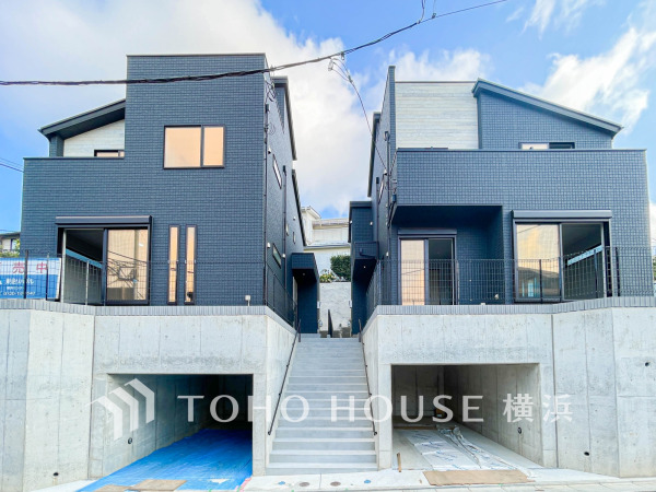 同時に多区画で建築されるお住まいは、新生活をご近所と共にスタートできることが魅力の一つ。また、街全体で調整される窓位置や統一感ある外観。そこに住まうご家族の心地よさをも追求します。