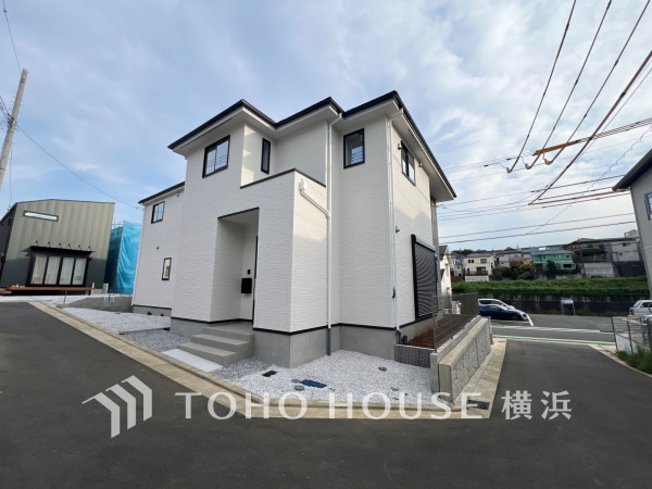 表現された空間は豊かな光と風を纏い、暮らしの時間を豊かにしてくれます。デザインされた空間と競い合うかのような充実した建物設備も家族の時間を彩ってくれることでしょう。