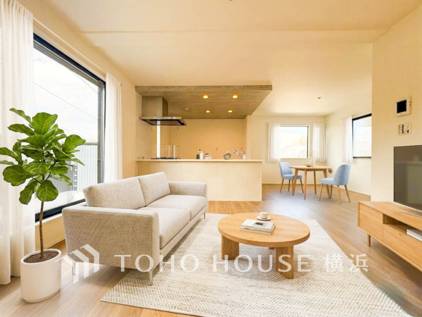 ご家族やお友達との時間など、多くの時を刻む空間。何気なく過ぎる時でさえも上質なひと時となる快適な空間を目指して。(装飾品はAI加工です)