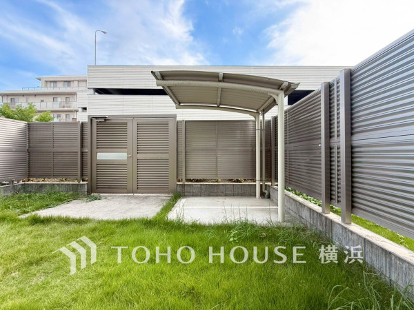 広いお庭はガーデニングや家庭菜園はもちろんアウトドアリビングとしてのご利用も♪お庭でのティータイムやお食事などで親子の楽しみが倍増。日常の何気ないひと時もかけがえのない思い出の時間に。