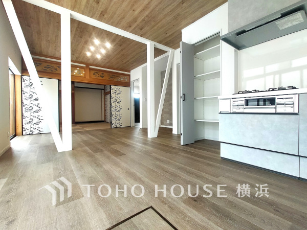 太陽の恵みを受けた明るい空間。吹きぬける風を感じながら爽やかで風通しの良い暮らしが叶います。
