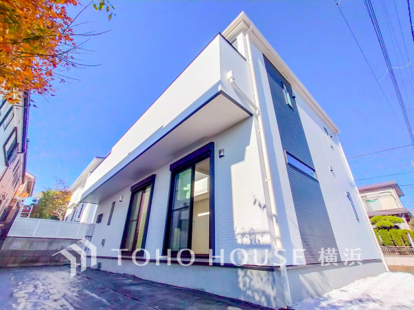 広々61坪超の敷地に建つお住まい。陽当たりに恵まれたお庭付きで夢が膨らみます。
