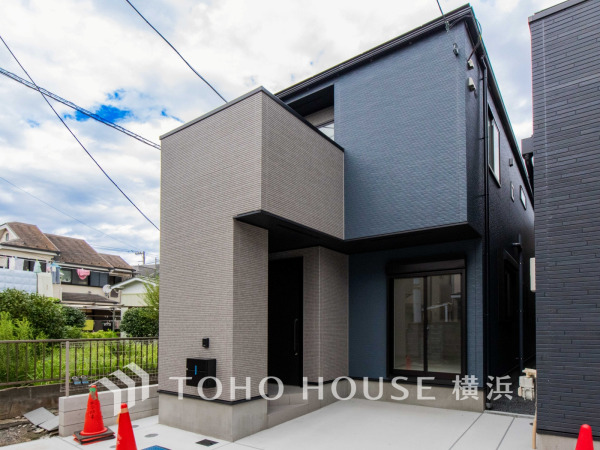 住む人を映し出す洗練された佇まいは、いつまでも輝き続けながらいつしか街の風景に溶け込んでいきます。