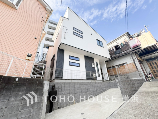 風を感じ青い空から太陽の恵みを感じる温もり溢れる佇まい。
