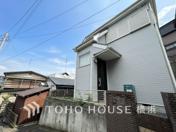 爽やかな青空の下に贅沢なほどに降り注ぐ陽光、豊かな居住性と、クオリティが見事に調和した住空間は、住まうことの喜びを感じさせてくれます。
