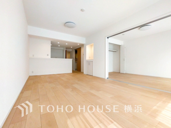 ゆたかな光が床材を照らしだすひと時、この場所には落ち着きと上質な空気感が流れます。この時間が安らぎに包まれたお気に入りの時間に。