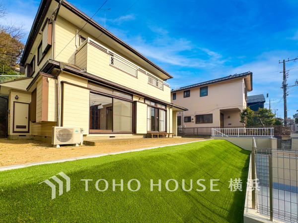 時代の流れに惑わされないシックなカラートーンで街並みに溶け込む外観は、主張し過ぎず、また平凡になり過ぎず絶妙なコントラストで輝きを放ちます。