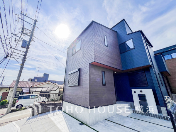 穏やかな風と陽光を導き、プライバシーに配慮された設計プランを採用し、居住性を一段と心地よいものにしています。周辺環境とのコラボレーションにより明るく開放的な空間を演出。