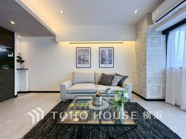 家族と過ごすひと時を溢れる光が優しく包み込むリビングダイニング。家族とともに、心穏やかに過ごすひととき。家族との時間、自分の時間を大切にできる空間がここにあります。