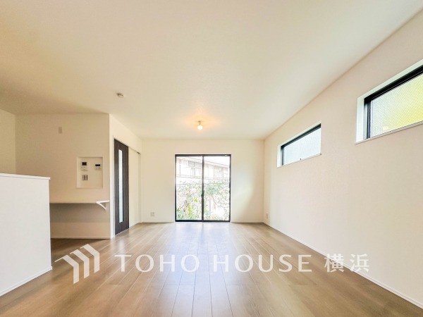 その邸が魅せる、気品・上質・重厚感・極細やかさ、そのすべては訪れた者に安らぎと品性を与える特別な空間です。ここに住むからこそ意味がある。すべての(始まり)をここから迎えます