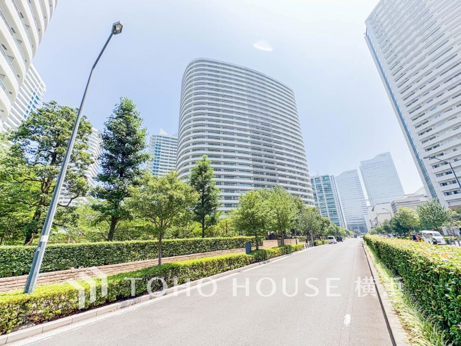 流行に左右されず、将来にわたって価値が継続する「上質」な佇まい。おしゃれな雰囲気や自然の潤い、親しみやすさといった個性を、街に新たな価値をもたらし続ける。