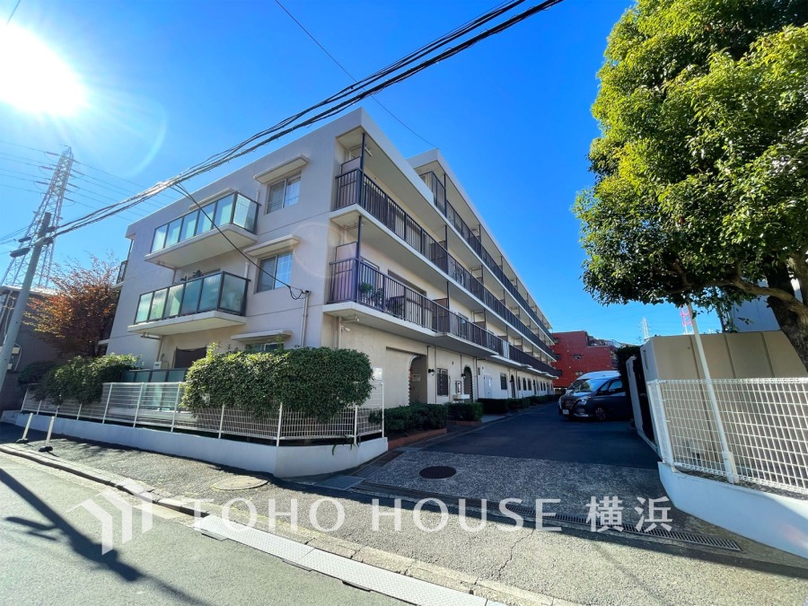 爽やかな青空の下に贅沢なほどに降り注ぐ陽光、豊かな居住性と、クオリティが見事に調和した住空間は、住まうことの喜びを感じさせてくれます。