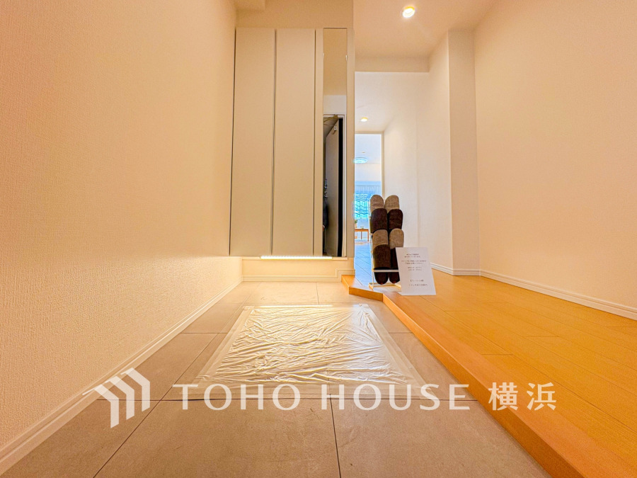 清潔感溢れる玄関がお出迎えする本邸宅の物語は、ここから始まる日常を期待させます。この場所には「希望」と「優越」で包み込んでくれる「特別」な空間があります。