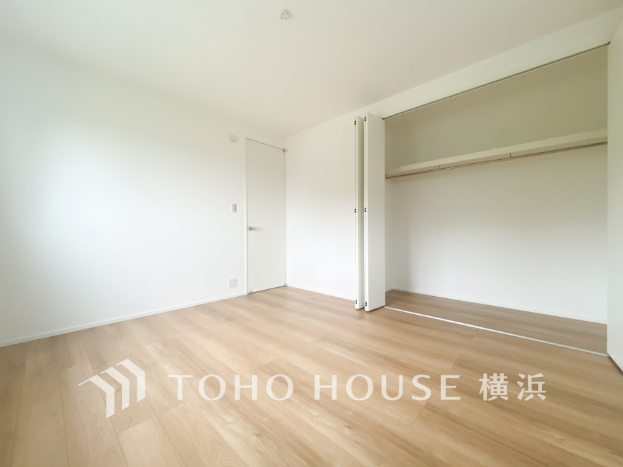 1日の疲れを癒し、心地よく寛げるようゆったりとした広さを確保しています。プライベートタイムをより優雅に穏やかに…。落ち着いた雰囲気を紡ぎます。