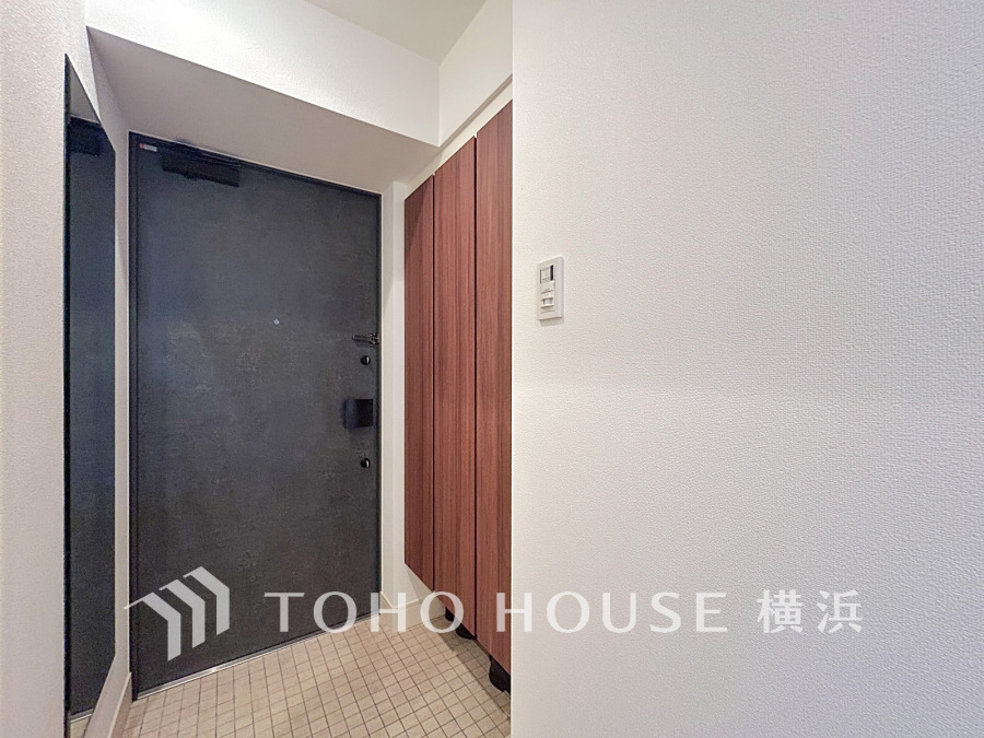居住者の帰り、訪れる方を優しく迎え、やすらぎに満ちた生活空間を予感させる。健やかな暮らしを楽しめそう。