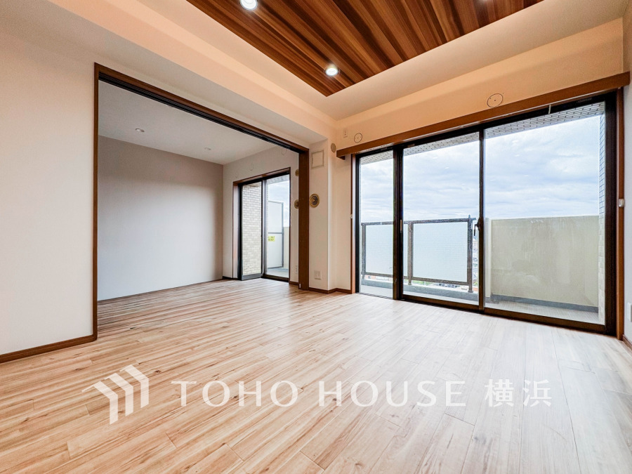 家族みんなが爽やかに健やかに過ごせるように、溢れる光をたっぷり取り込んだリビングダイニング。集いの場、憩いの場としての快適性を求めたやすらぎの空間です。