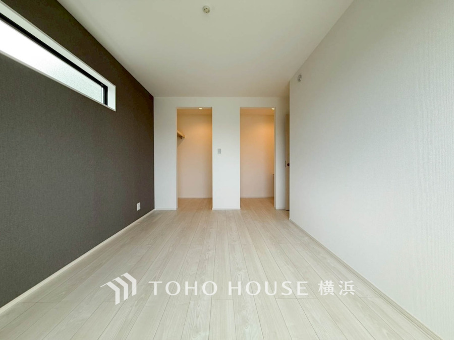 過ぎ行く時間をゆったりと感じることができる落ちついたプライベートルーム。リビングで楽しく過ごした後はゆっくり寛ぎの時間を満喫できます。静かな環境でリラックスタイムを愉しんで。