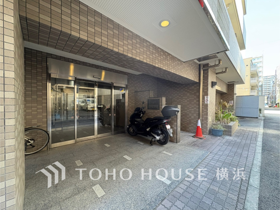 爽やかな青空の下に贅沢なほどに降り注ぐ陽光、豊かな居住性と、クオリティが見事に調和した住空間は、住まうことの喜びを感じさせてくれます。