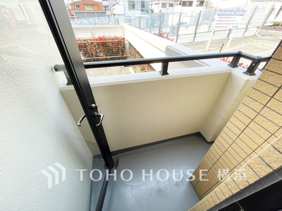 バルコニーは3カ所にあり、室内に心地よい風と光を取り込みます。