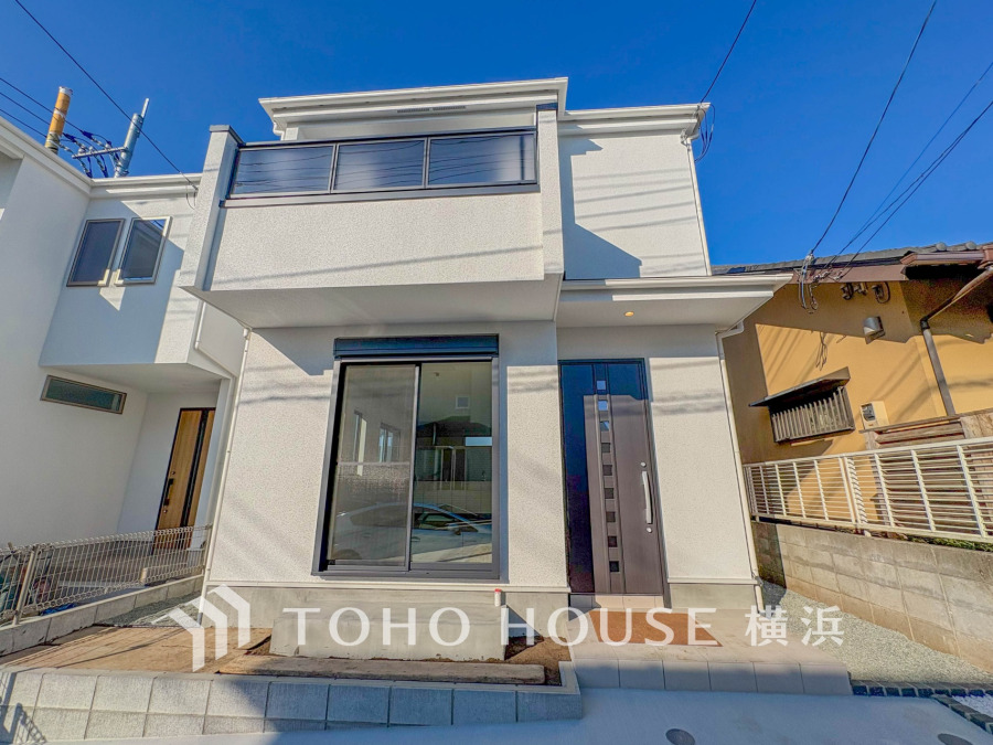 住む人を映し出す洗練された佇まいは、いつまでも輝き続けながらいつしか街の風景に溶け込んでいきます。