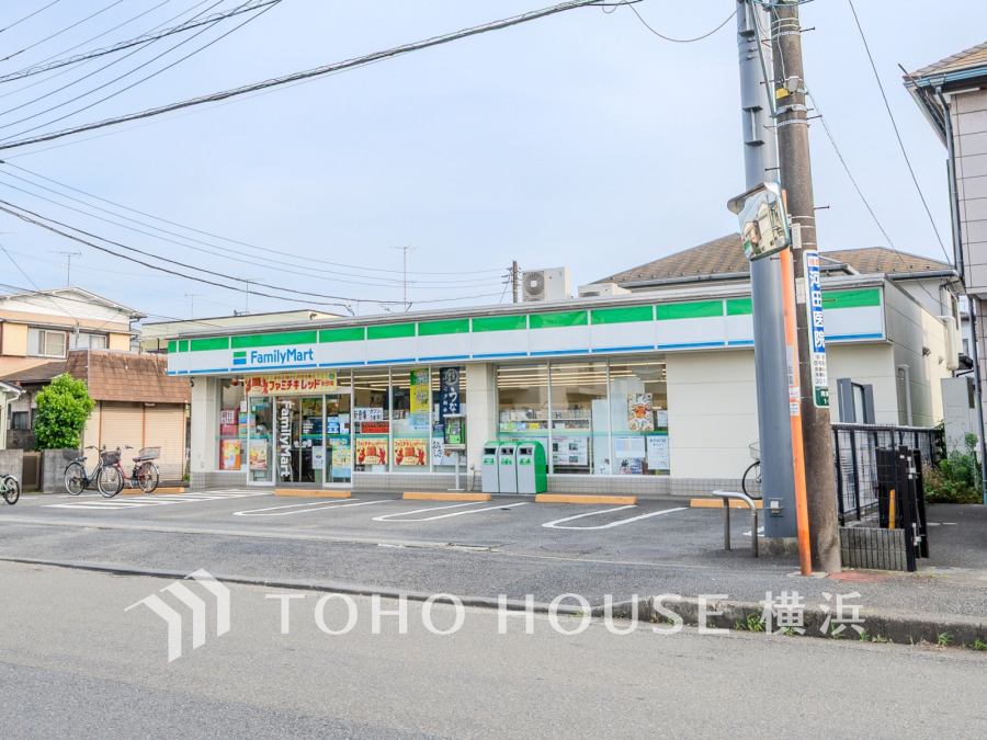 ファミリーマート白井南瀬谷店…約450ｍ
