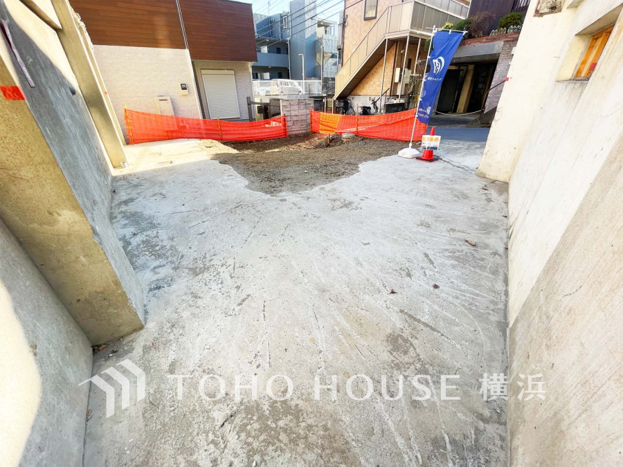 周辺は閑静な住宅街につき落ち着いた住環境
