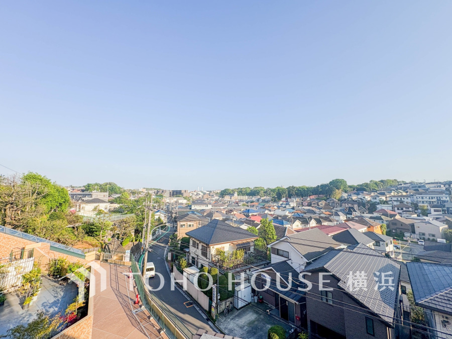 のびやかな眺望の広がる住環境。低層住宅が広がる街並みは、心地よい開放感が漂っています。
