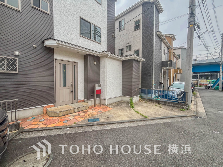 爽やかな青空の下に贅沢なほどに降り注ぐ陽光、豊かな居住性と、クオリティが見事に調和した住空間は、住まうことの喜びを感じさせてくれます。