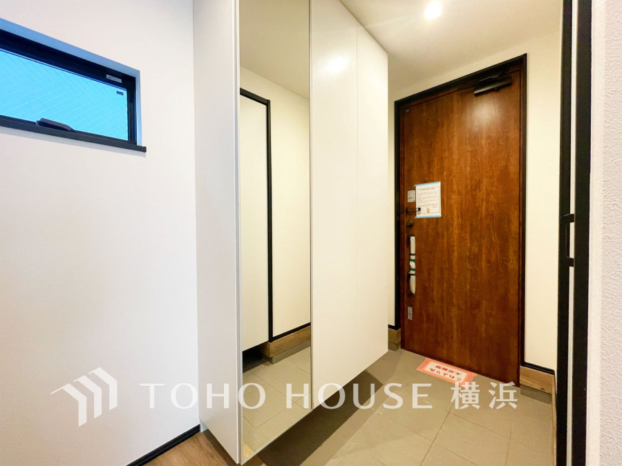 清潔感溢れる玄関がお出迎えする本邸宅の物語は、ここから始まる日常を期待させます。この場所には「希望」と「優越」で包み込んでくれる「特別」な空間があります。