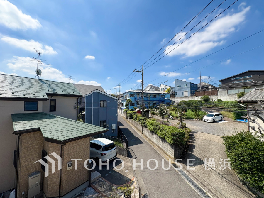 【2025年9月撮影】この開放感ある眺望と共に閑静な住宅街の季節感を演出する四季折々の変化を楽しめる心地よい場所となることでしょう。