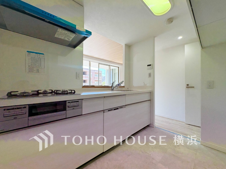 誰もが使いやすいデザインにこだわったキッチン。プライベートスペースを彩るインテリアとしての美と、快適な日常を支える機能性と強さがひとつになったキッチンです。