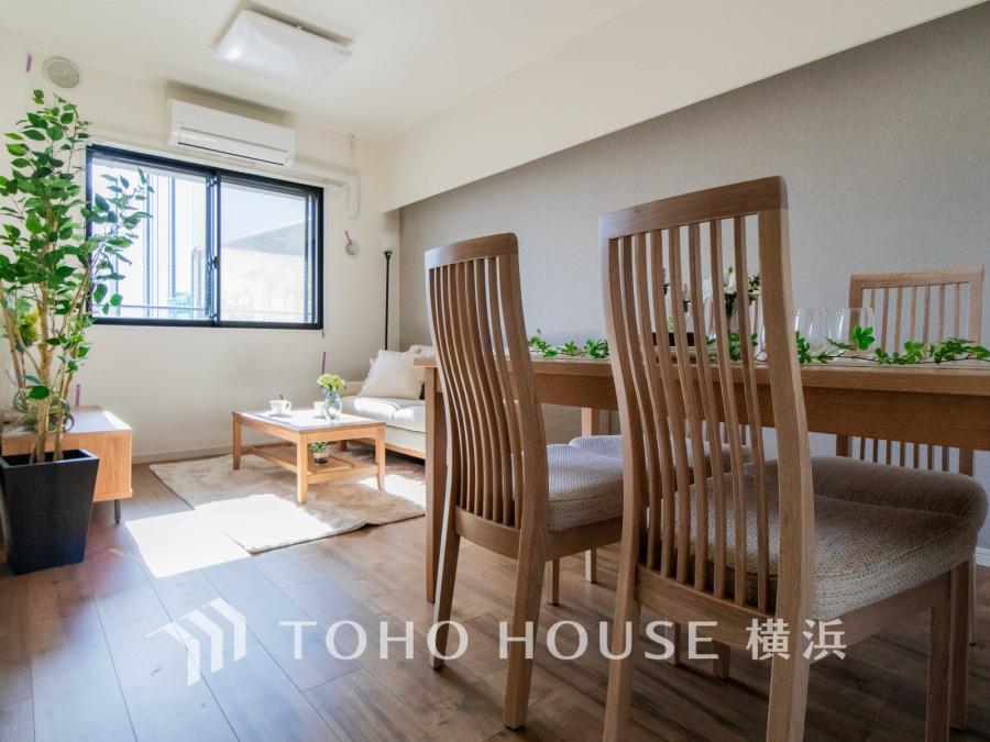 豊かな光が照らすこの場所は、たわいもない会話を楽しみ、ゆったりとした時間を過ごす場所。この場所から、家族の記憶が紡がれるでしょう。