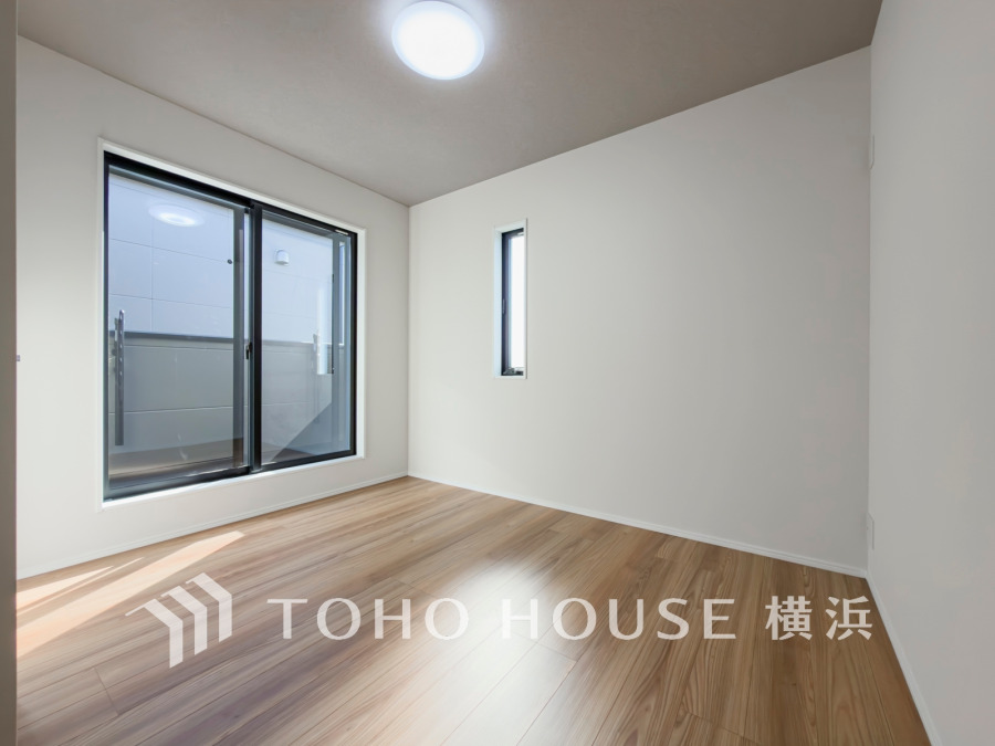 採光もアクセントの一つとして。プライベートルームにはやさしい光が射し込んでいて、この明るい好みの空間で読書をしたり、音楽を聞いたりと一人の時間も充実したものにできます。