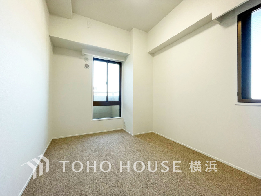 採光もアクセントの一つとして。プライベートルームにはやさしい光が射し込んでいて、この明るい好みの空間で読書をしたり、音楽を聞いたりと一人の時間も充実したものにできます。