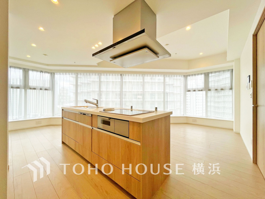 たくさんの想いが美しいカタチに彩られた時、そこにはひと時のくつろぎが生まれ、ゆっくりと愛着が育まれていきます。