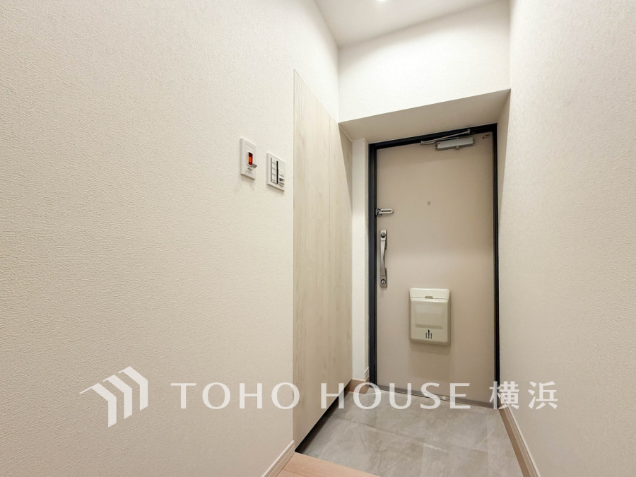 トールサイズのシューズボックスを設置した玄関スペース。
