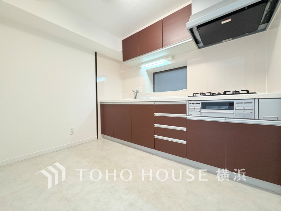 長い時間滞在するキッチンだからこそ、食事の準備を楽しい時間に、忙しい時でもスムーズに無駄なく作業でき、お手入れも簡単にできるなど、毎日を楽しくするキッチンスペースに仕上げました。