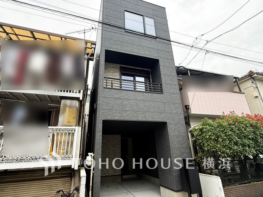 その邸が魅せる、気品・上質・重厚感・極細やかさ、そのすべては訪れた者に安らぎと品性を与える特別な空間です。ここに住むからこそ意味がある。すべての（始まり）をここから迎えます
