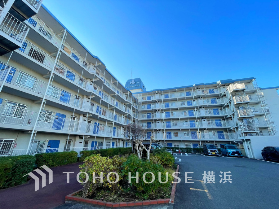 時代の流れに惑わされないシックなカラートーンで街並みに溶け込む外観は、主張し過ぎず、また平凡になり過ぎず絶妙なコントラストで輝きを放ちます。