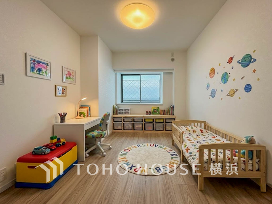 お子様のスタディ空間として、あるいは書斎やホビールームとして生活スタイルに合わせて使えるプライベートルーム。※生成AIによるイメージです。家具・小物は販売価格に含まれません。