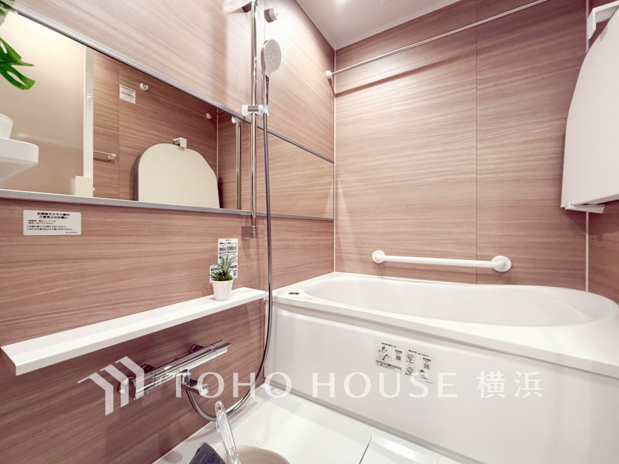 掃除のしやすさ・収納の便利さなど、おふろを使う人、お手入れする人、みんなにとっての「しあわせ性能」を追求したバスルームを採用いたしました。