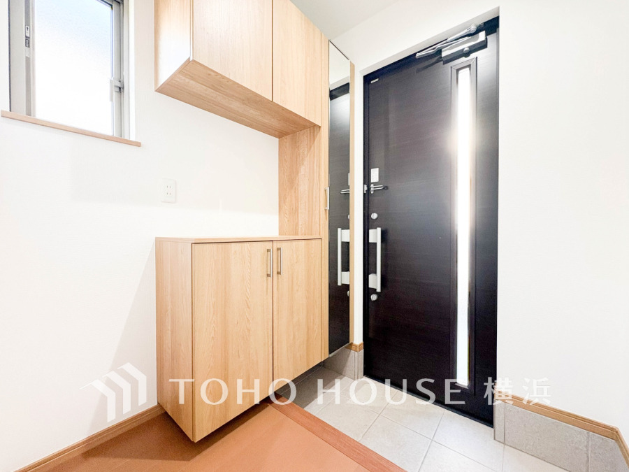 居住者の帰り、訪れる方を優しく迎え、やすらぎに満ちた生活空間を予感させる。健やかな暮らしを楽しめそう。