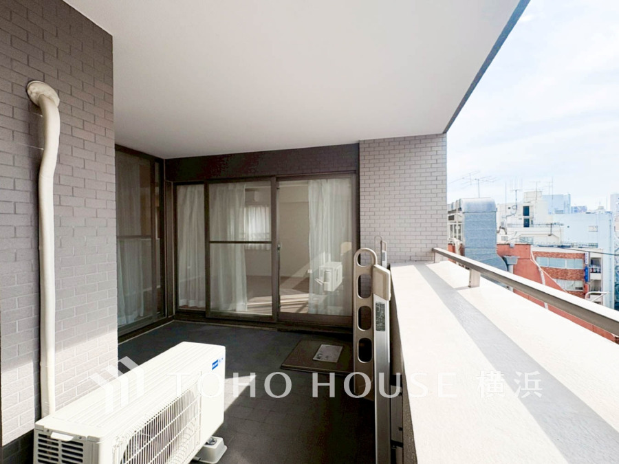 気持ちのいい空が見渡せる広いバルコニー。爽やかな風を感じて、心躍る素敵な暮らしがはじまります。