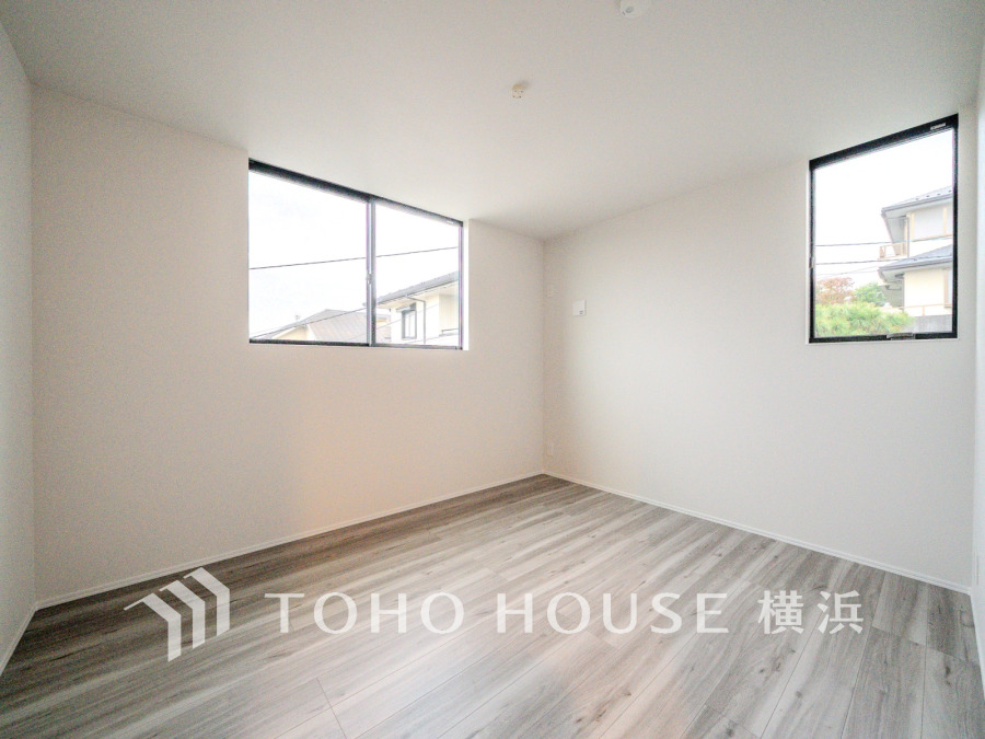 2面採光の居室は、十分な明るさを取り入れ心地よい風を提供します。