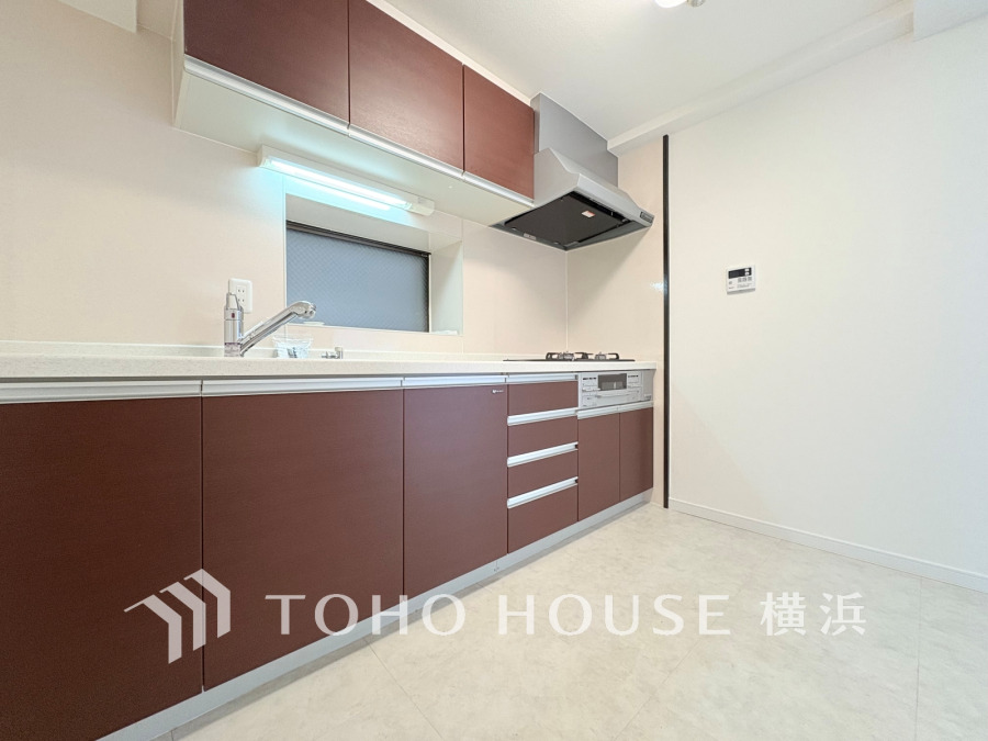 プライベートスペースを彩るインテリアとしての美と、快適な日常を支える機能性と強さがひとつになったキッチンです。開放的でゆとりある空間で、是非自慢の腕を振るって下さい☆