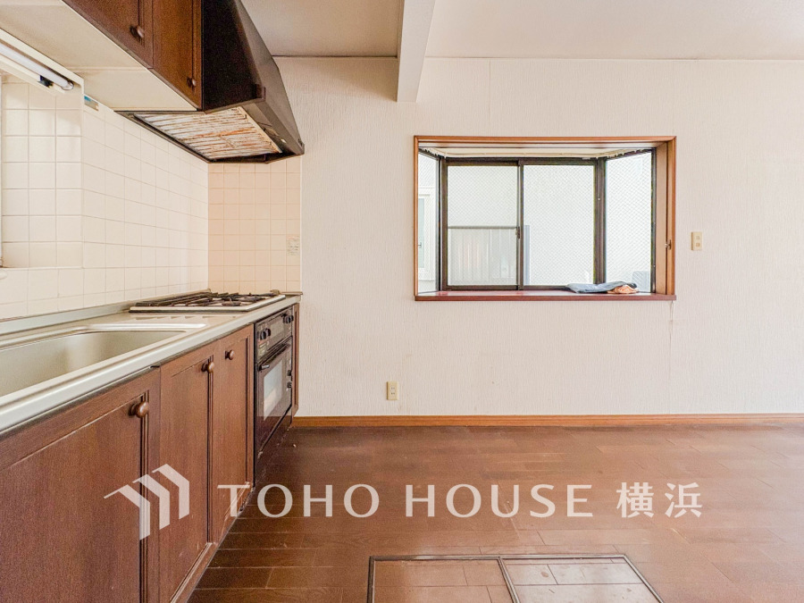 ご家族みんなで調理ができる位のスペースを実現したキッチン空間となっております。みんなで作った料理を召し上がりながらの会話は、どのような物になるのでしょうか。