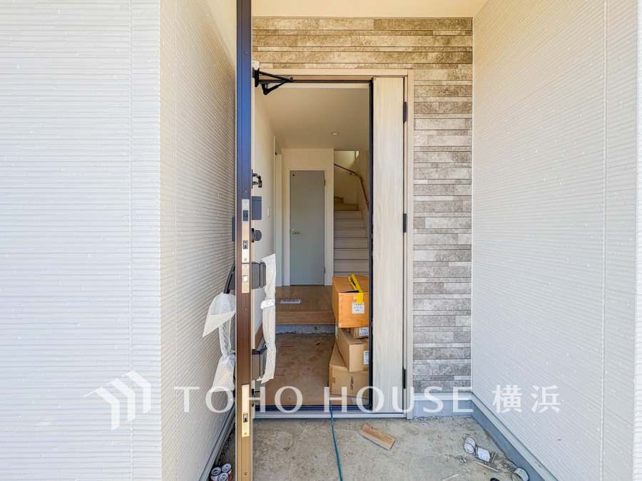 表現された空間は豊かな光と風を纏い、暮らしの時間を豊かにしてくれます。デザインされた空間と競い合うかのような充実した建物設備も家族の時間を彩ってくれることでしょう。