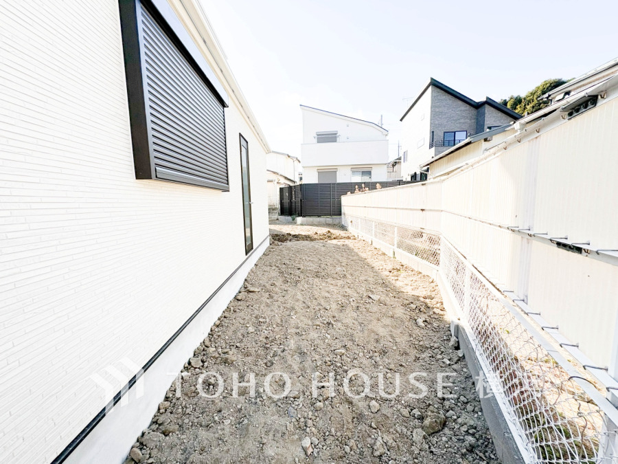 お庭スペースが日常に癒しをプラスします。お好みの植物や季節のお花で演出してみるのもいいですね。
